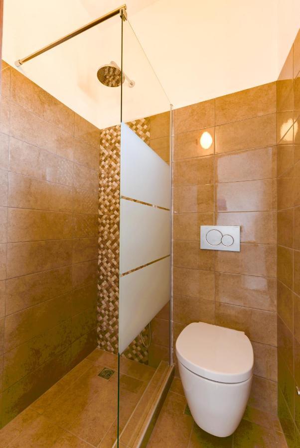 Onar & Aparthotel Perissa (Santorini)